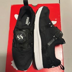 Puma Women’s Classic Future Disc Chrome Athletic Black / White  Shoes Size 8